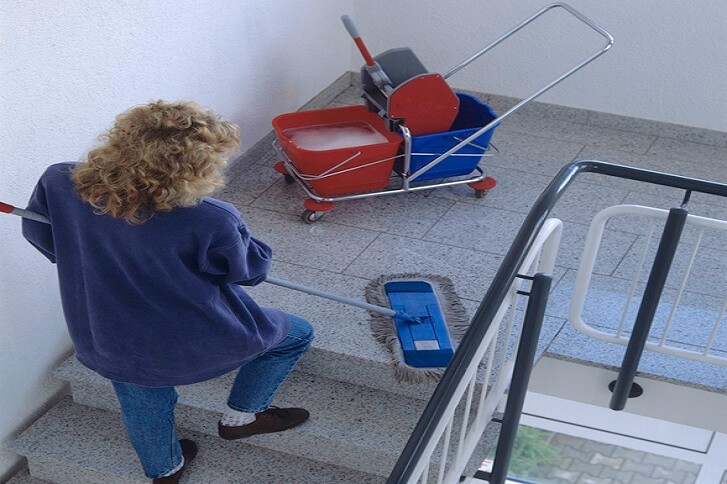 sprzątanie klatek schodowych